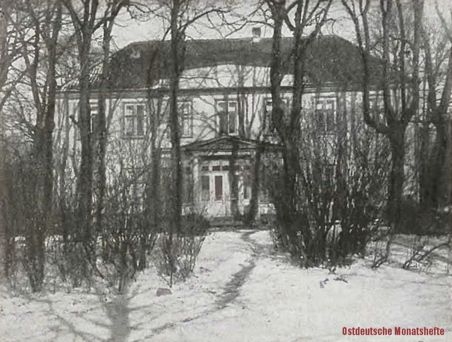 Dwór w Migowie w dniach swojej świetności w zimowy, słoneczny dzień